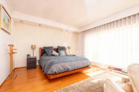 Moradia de luxo t5 com 3 suites | piscina interior aquecida | elevador | localização premium em braga