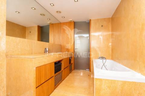 Moradia de luxo t5 com 3 suites | piscina interior aquecida | elevador | localização premium em braga