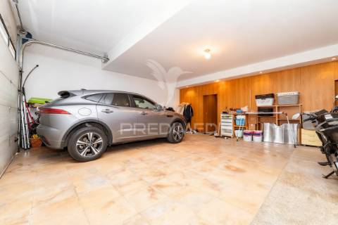 Moradia de luxo t5 com 3 suites | piscina interior aquecida | elevador | localização premium em braga