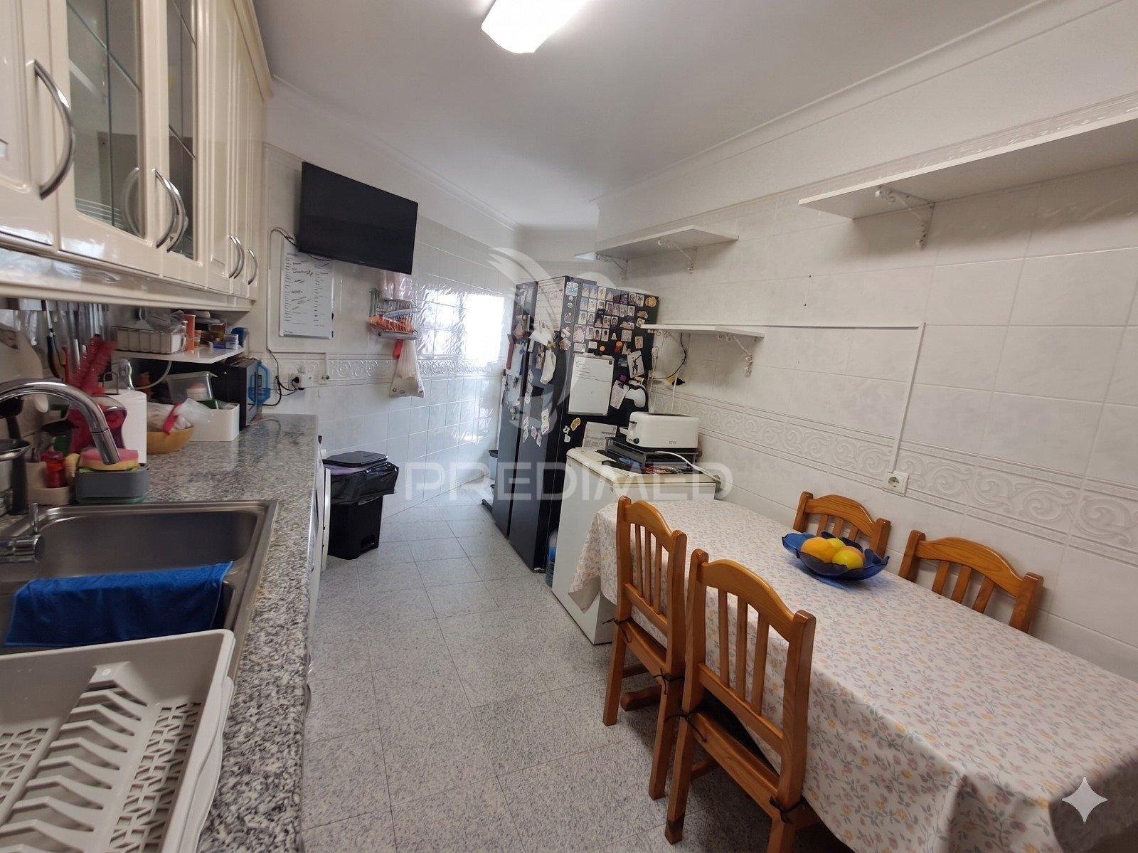 Apartamento t3 com box fechada – algueirão, mem martins