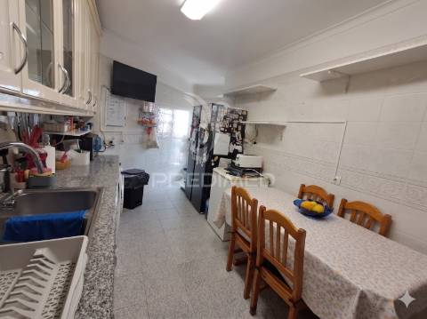 Apartamento t3 com box fechada – algueirão, mem martins