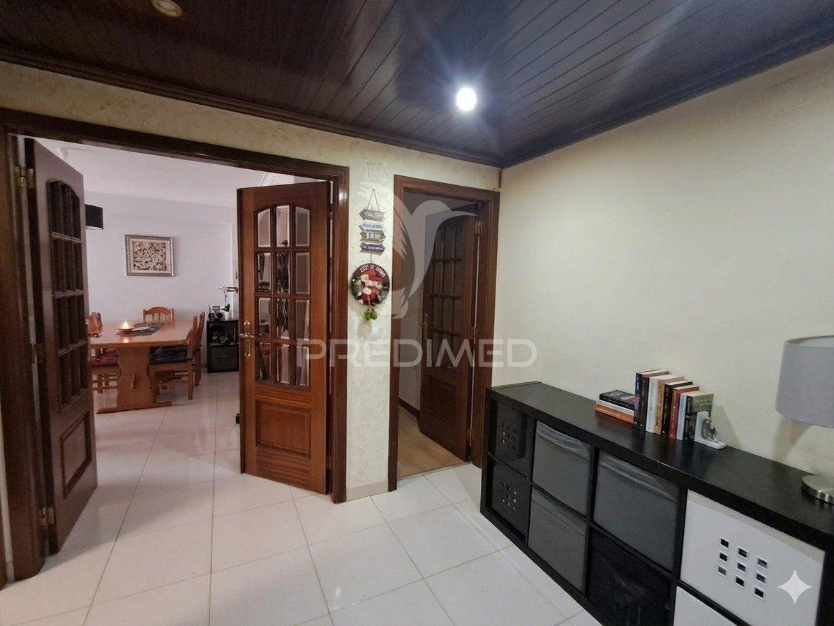 Apartamento t3 com box fechada – algueirão, mem martins