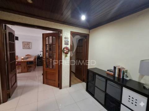 Apartamento t3 com box fechada – algueirão, mem martins