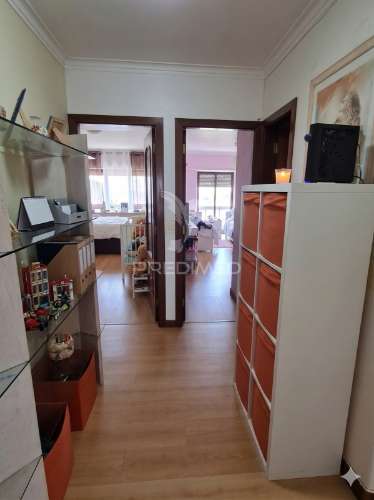 Apartamento t3 com box fechada – algueirão, mem martins