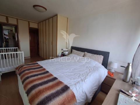 Apartamento t3 com box fechada – algueirão, mem martins