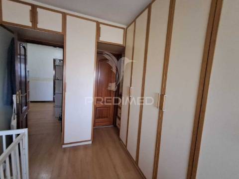 Apartamento t3 com box fechada – algueirão, mem martins