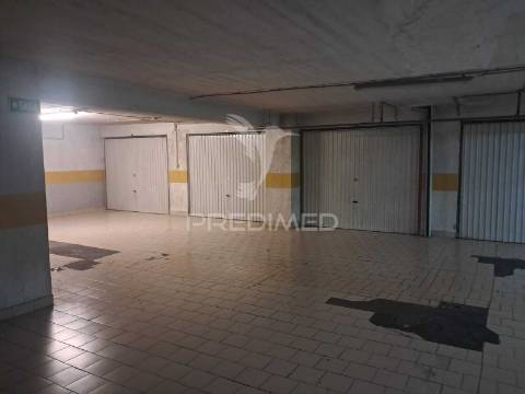 Apartamento t3 com box fechada – algueirão, mem martins