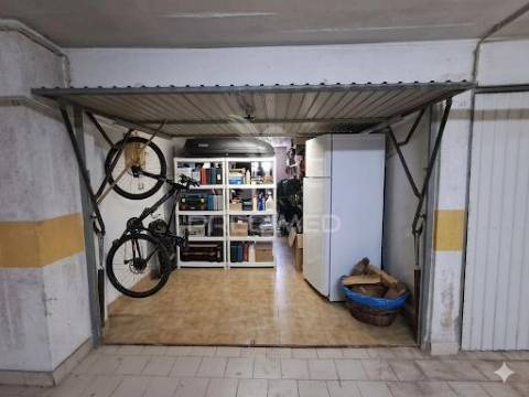 Apartamento t3 com box fechada – algueirão, mem martins