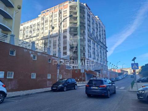 Apartamento t3 com box fechada – algueirão, mem martins
