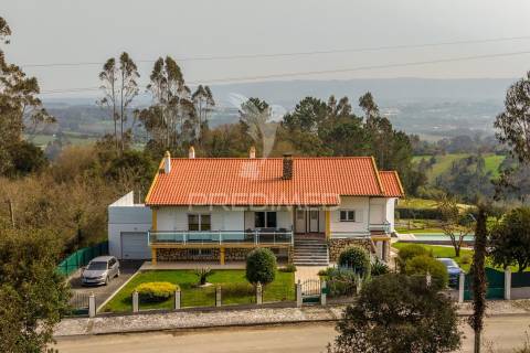 Moradia para comprar em feteira - cela
