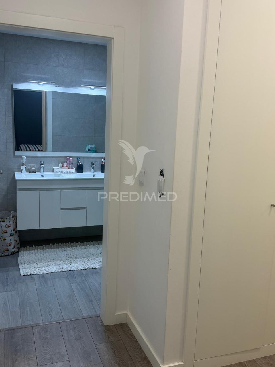 Apartamento t4 semi-novo com vista rio douro