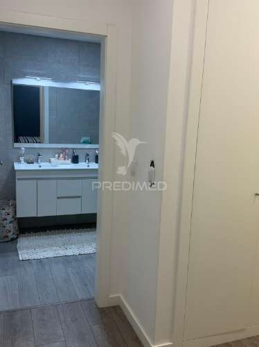 Apartamento t4 semi-novo com vista rio douro