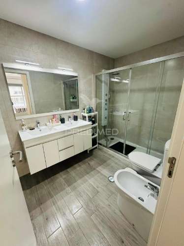 Apartamento t4 semi-novo com vista rio douro