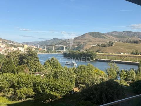 Apartamento t4 semi-novo com vista rio douro