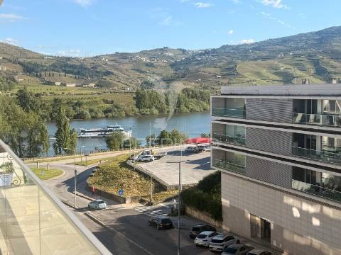 Apartamento t4 semi-novo com vista rio douro
