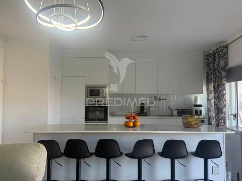 Apartamento t4 semi-novo com vista rio douro