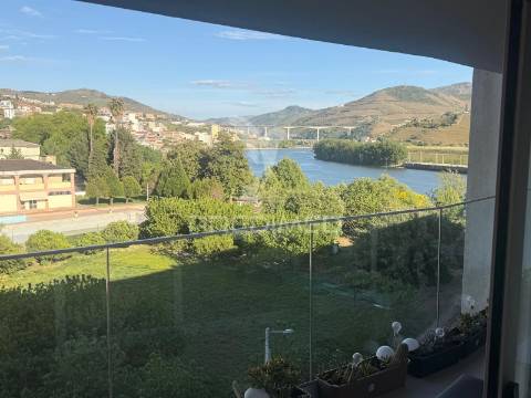 Apartamento t4 semi-novo com vista rio douro