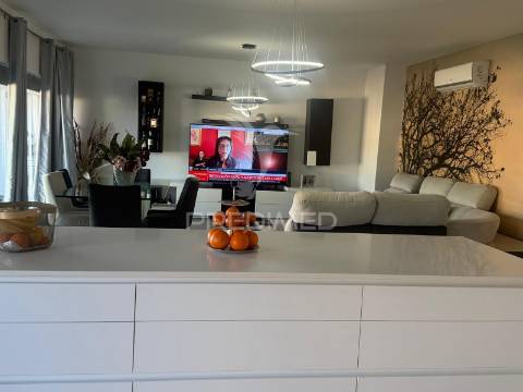 Apartamento t4 semi-novo com vista rio douro