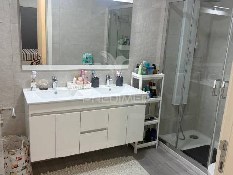 Apartamento t4 semi-novo com vista rio douro