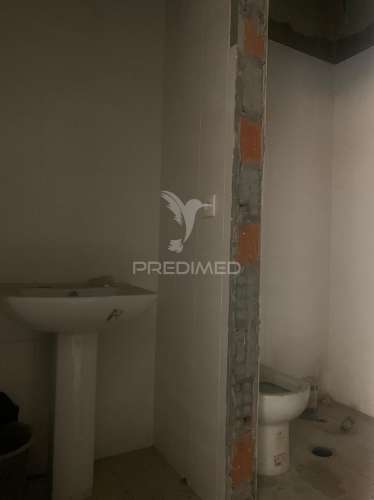 Loja em bruto na praça da rainha dona amélia, bonfim