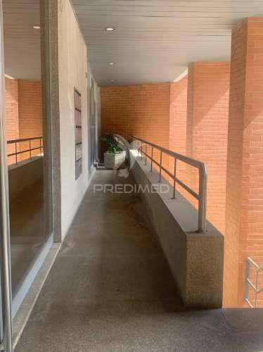 Loja em bruto na praça da rainha dona amélia, bonfim