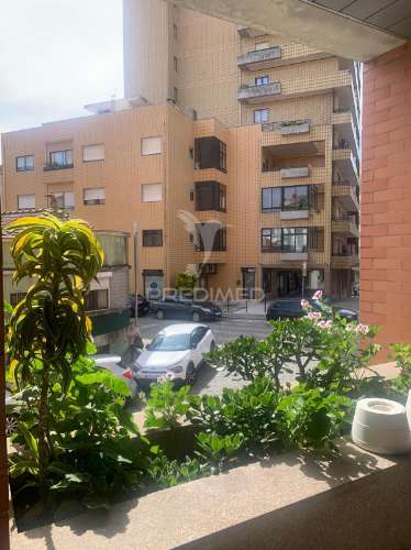 Loja em bruto na praça da rainha dona amélia, bonfim
