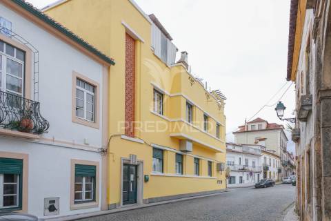 Apartamento t5 com terraço no centro histórico de abrantes - totalmente remodelado.