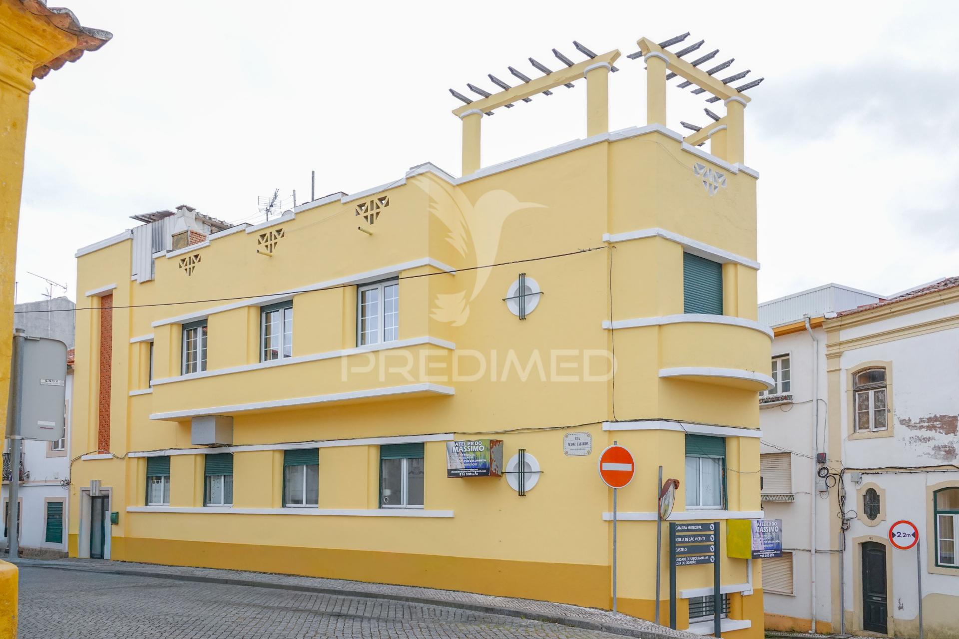 Apartamento t5 com terraço no centro histórico de abrantes - totalmente remodelado.