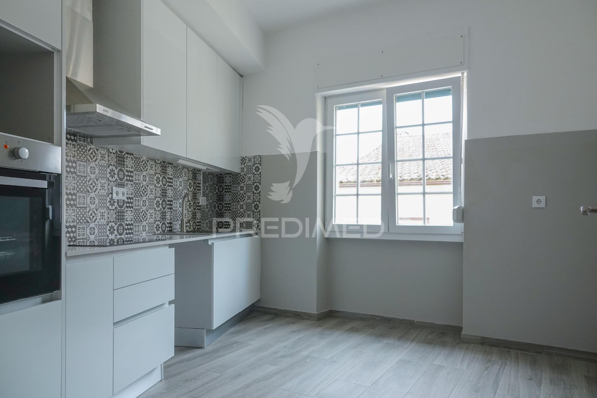 Apartamento t5 com terraço no centro histórico de abrantes - totalmente remodelado.
