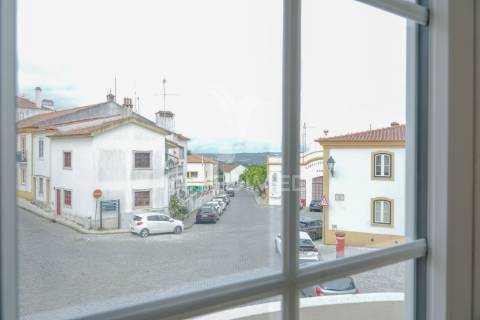 Apartamento t5 com terraço no centro histórico de abrantes - totalmente remodelado.