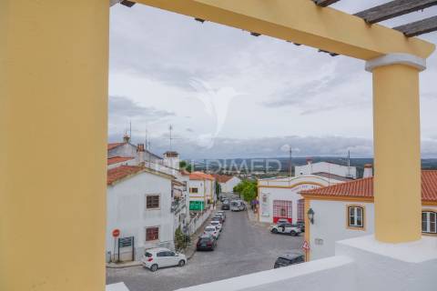 Apartamento t5 com terraço no centro histórico de abrantes - totalmente remodelado.