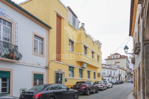 Apartamento t5 com terraço no centro histórico de abrantes - totalmente remodelado.