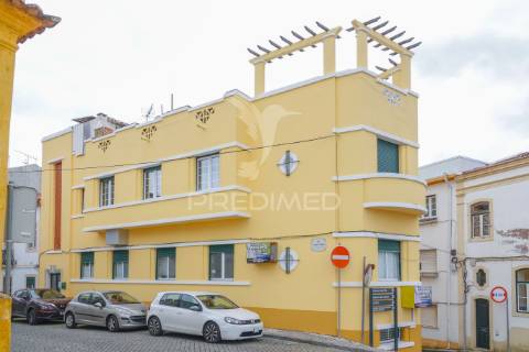 Apartamento t5 com terraço no centro histórico de abrantes - totalmente remodelado.