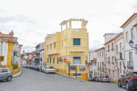 Apartamento t5 com terraço no centro histórico de abrantes - totalmente remodelado.