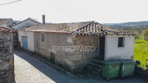 Casas em rio de moinhos com terreno para recuperar