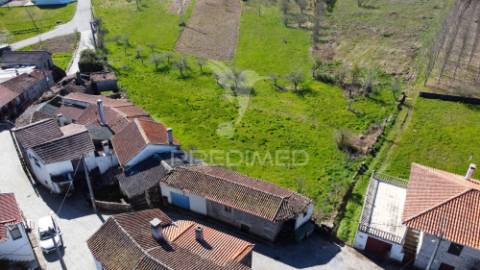 Casas em rio de moinhos com terreno para recuperar