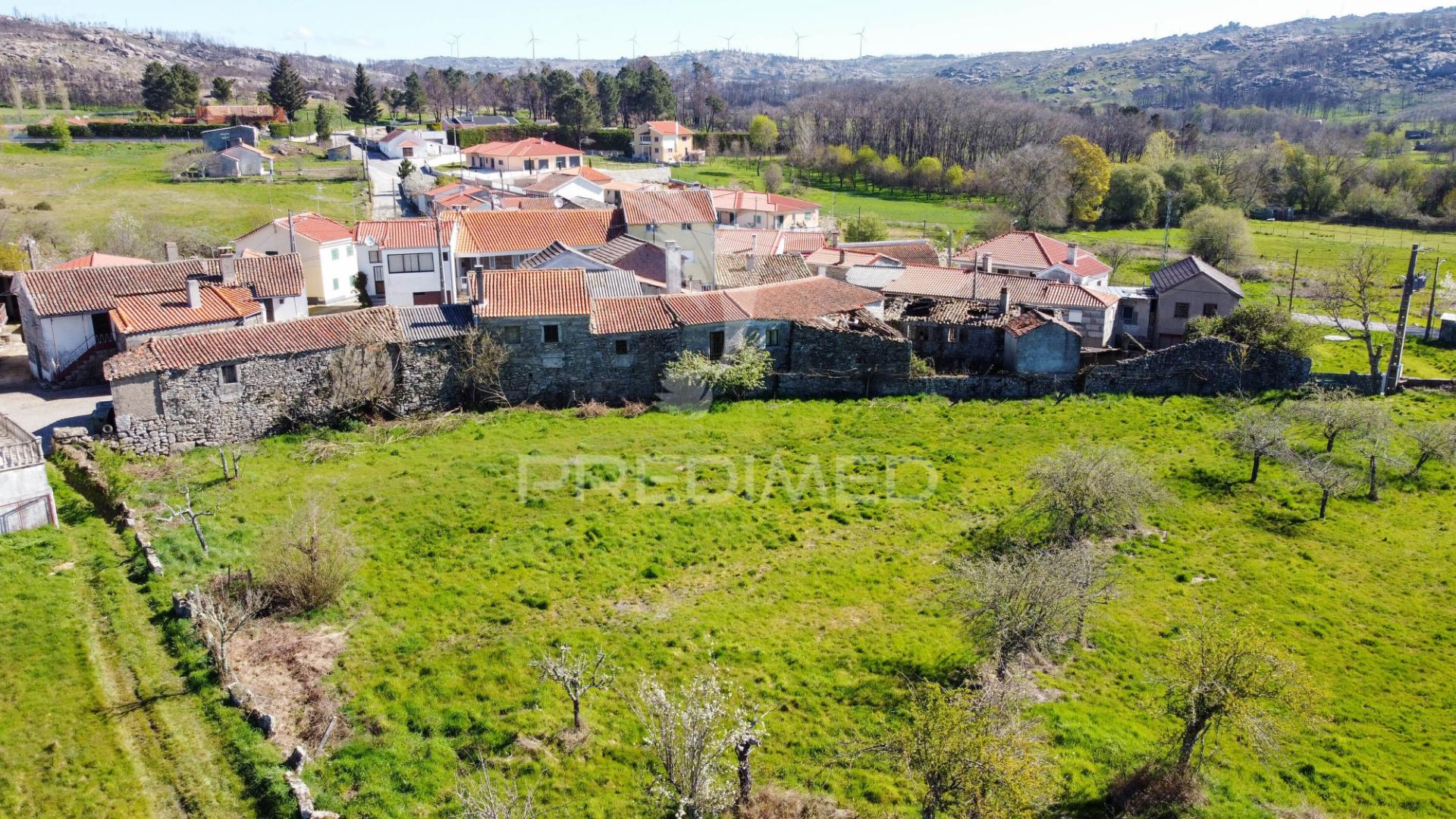 Casas em rio de moinhos com terreno para recuperar