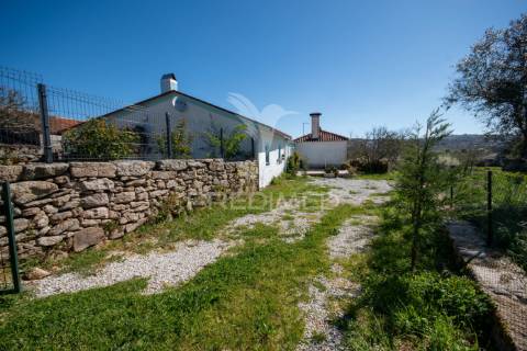 Casas em rio de moinhos