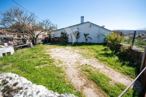Casas em rio de moinhos