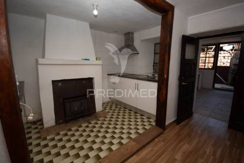 Casas em rio de moinhos