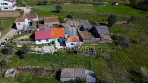 Casas em rio de moinhos