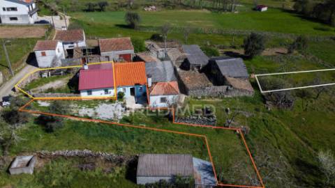 Casas em rio de moinhos