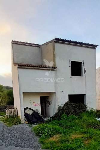 Lote com moradia em construção