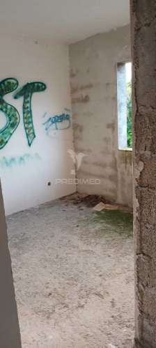 Lote com moradia em construção