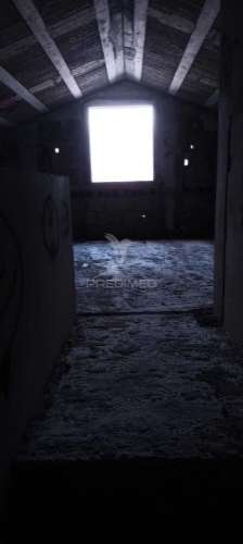 Lote com moradia em construção