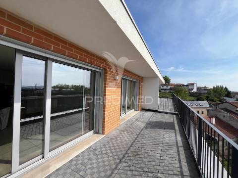 T1 no último piso com terraço e vistas desafogadas - azurém - guimarães