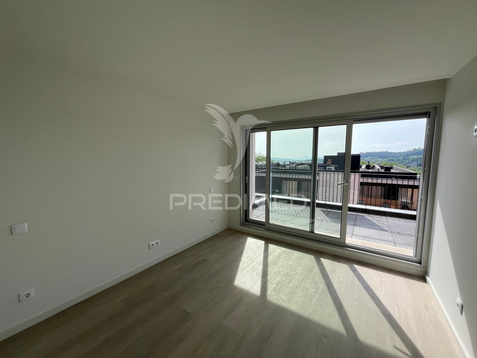 T1 no último piso com terraço e vistas desafogadas - azurém - guimarães