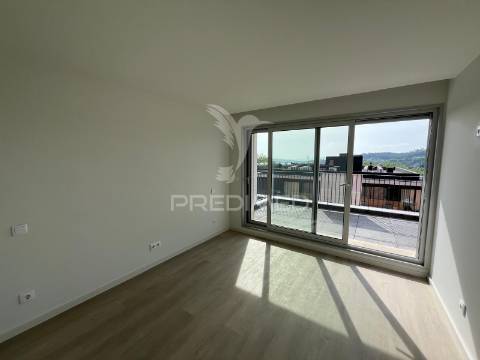 T1 no último piso com terraço e vistas desafogadas - azurém - guimarães