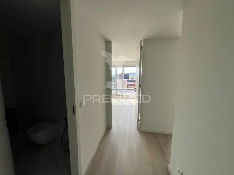 T1 no último piso com terraço e vistas desafogadas - azurém - guimarães