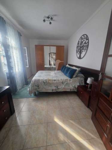 Moradia de dois pisos - pronta a entrar